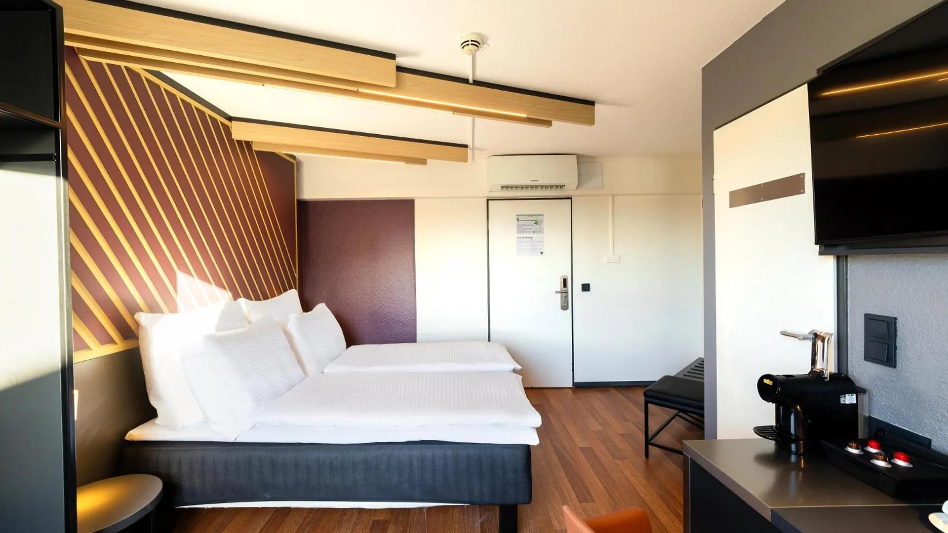 B&B Hotel Duesseldorf-Hbf 2*, Дюссельдорф Германия
